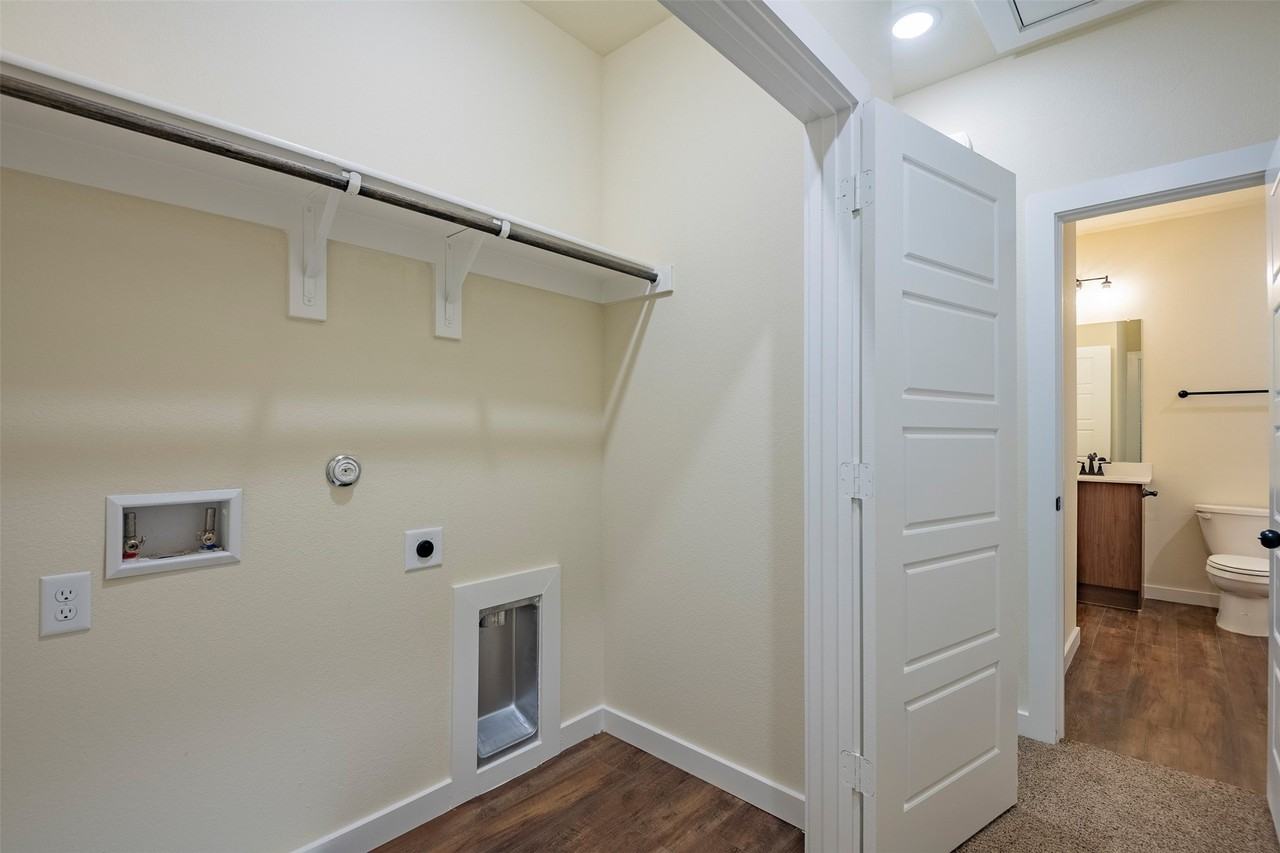 645 Wheatfield Dr - Photo 5 of 13