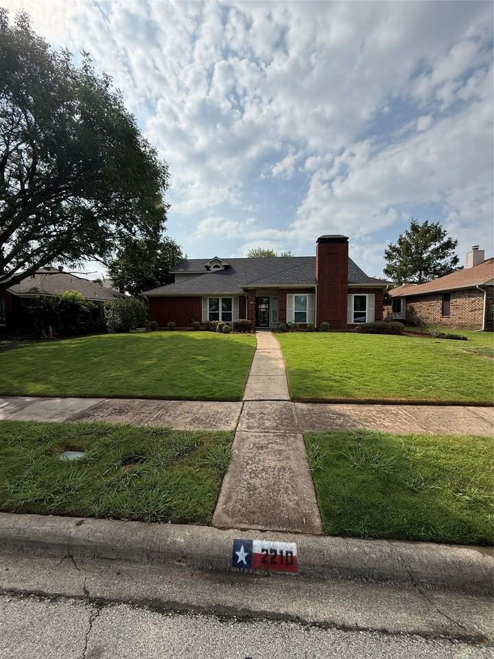 2210 Crystal Creek Ln - Photo 2 of 26