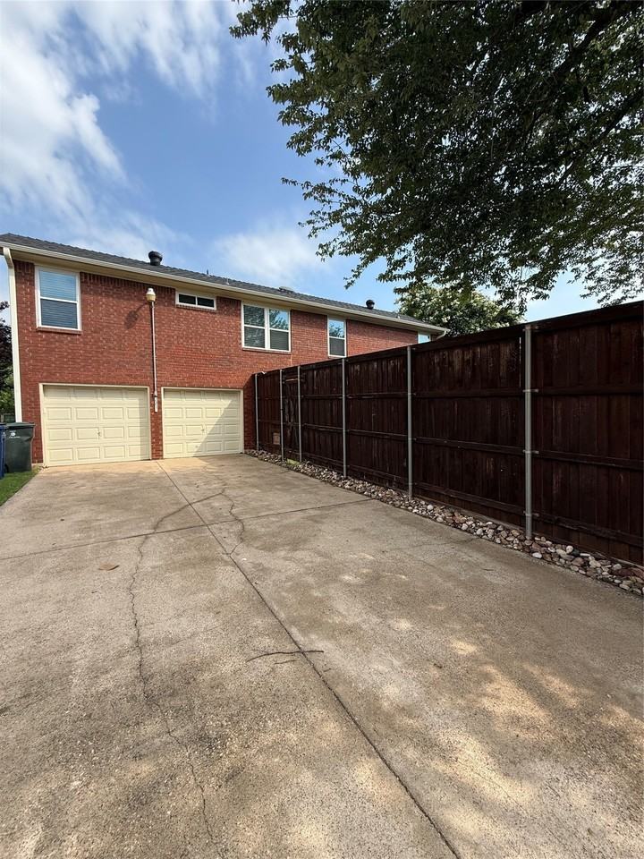2210 Crystal Creek Ln - Photo 3 of 26