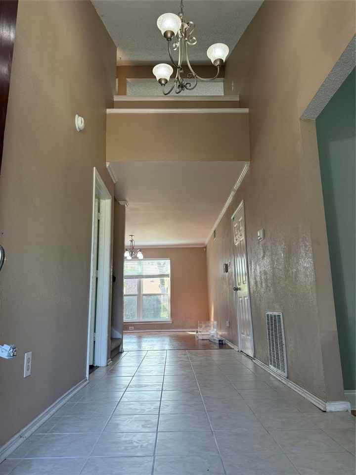 2210 Crystal Creek Ln - Photo 5 of 26