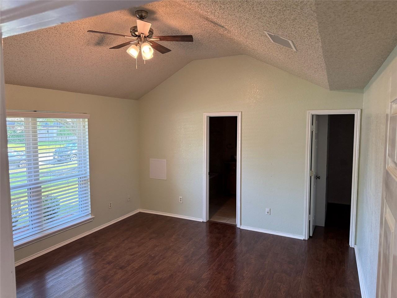 2210 Crystal Creek Ln - Photo 6 of 26