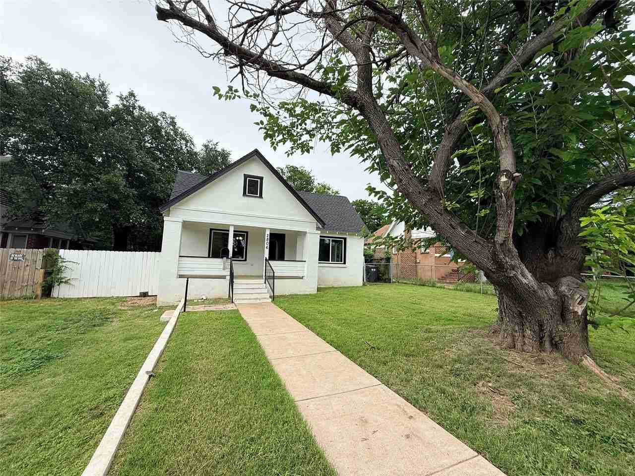 2806 Windsor Ave - Photo 3 of 21