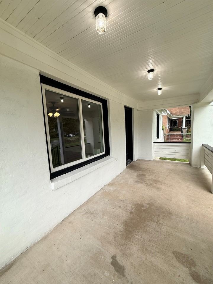 2806 Windsor Ave - Photo 6 of 21