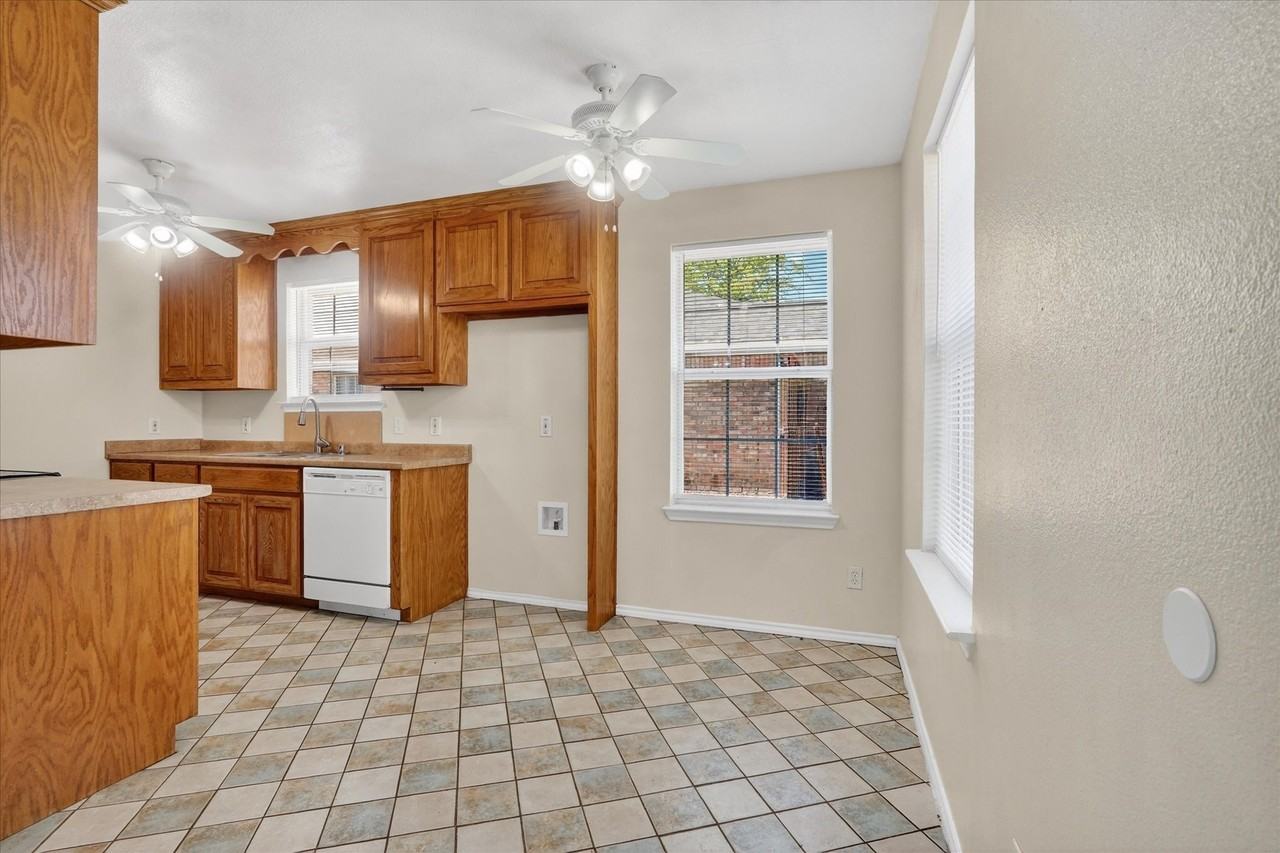 509 W Cedar St - Photo 4 of 17