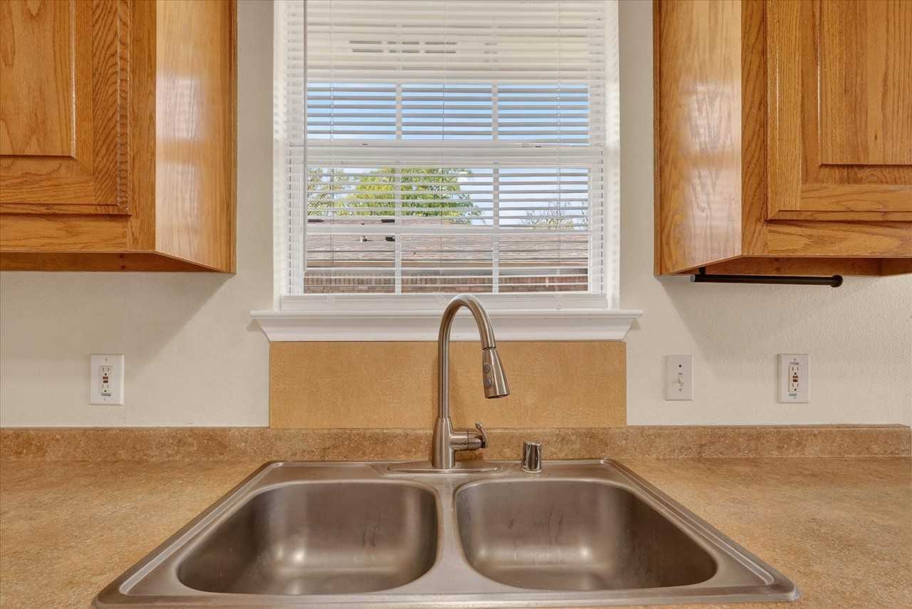 509 W Cedar St - Photo 6 of 17