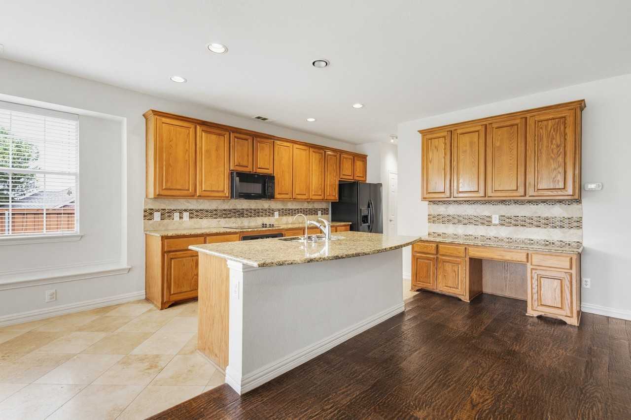 11703 Stephenville Dr - Photo 3 of 37