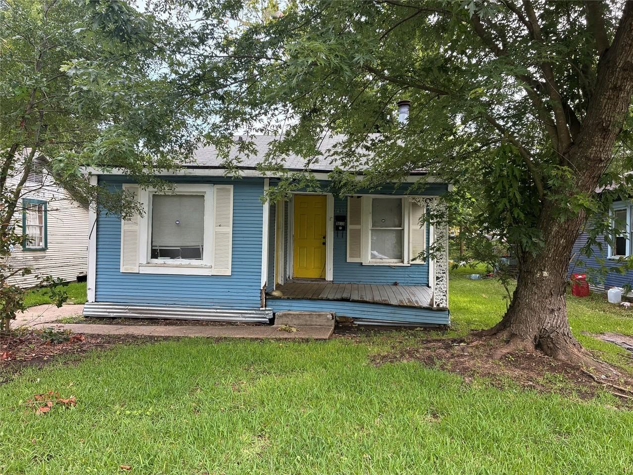 1435 Natalie St - Photo 2 of 13