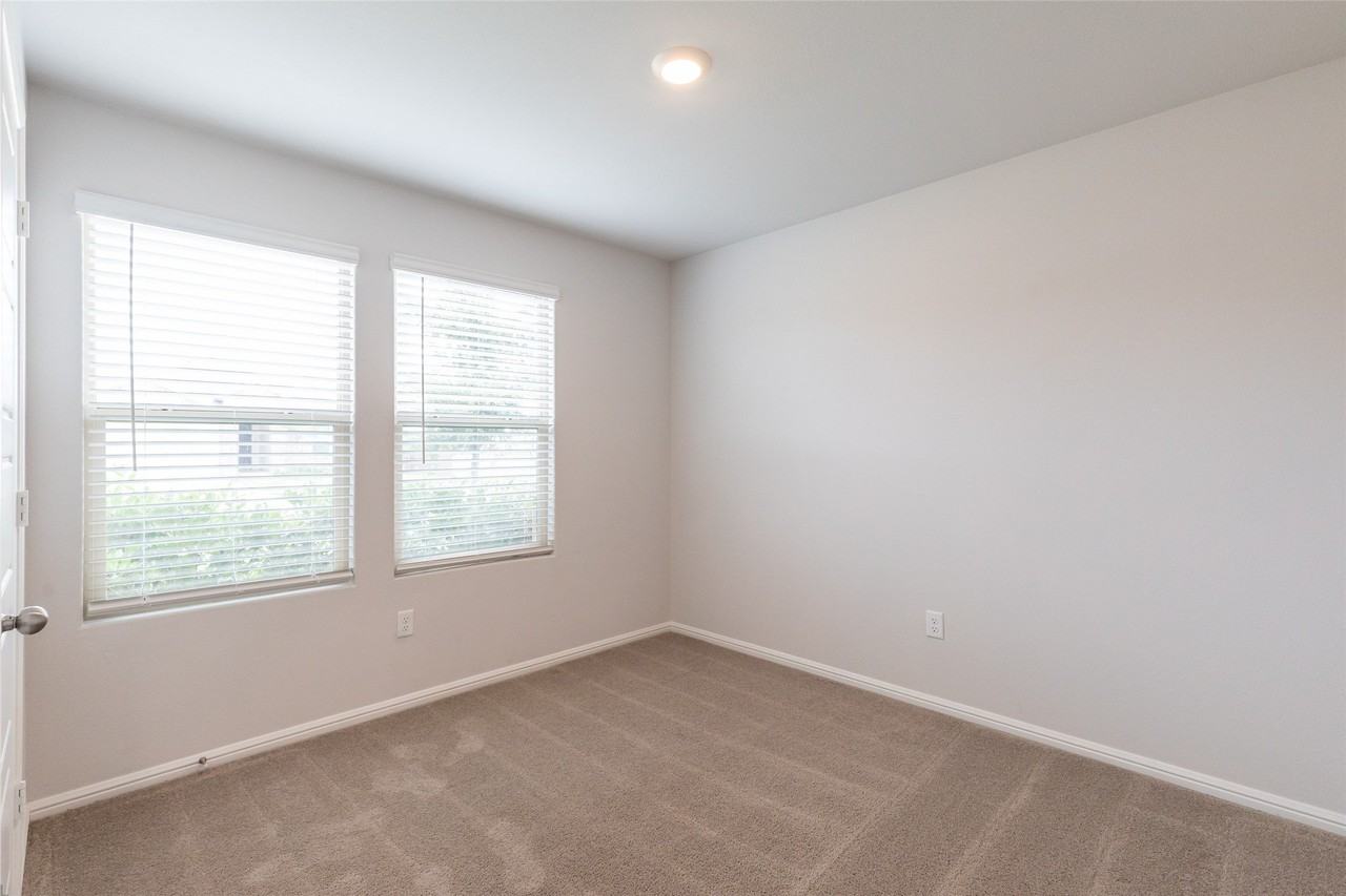 3009 Spring Break Dr - Photo 4 of 38