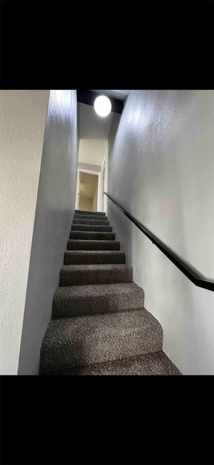 325 Bay Ct - Photo 6 of 20