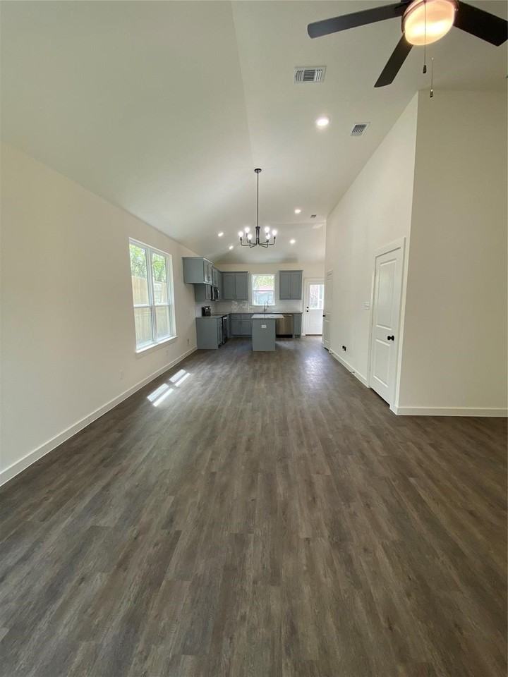 610 E Texas St - Photo 3 of 14