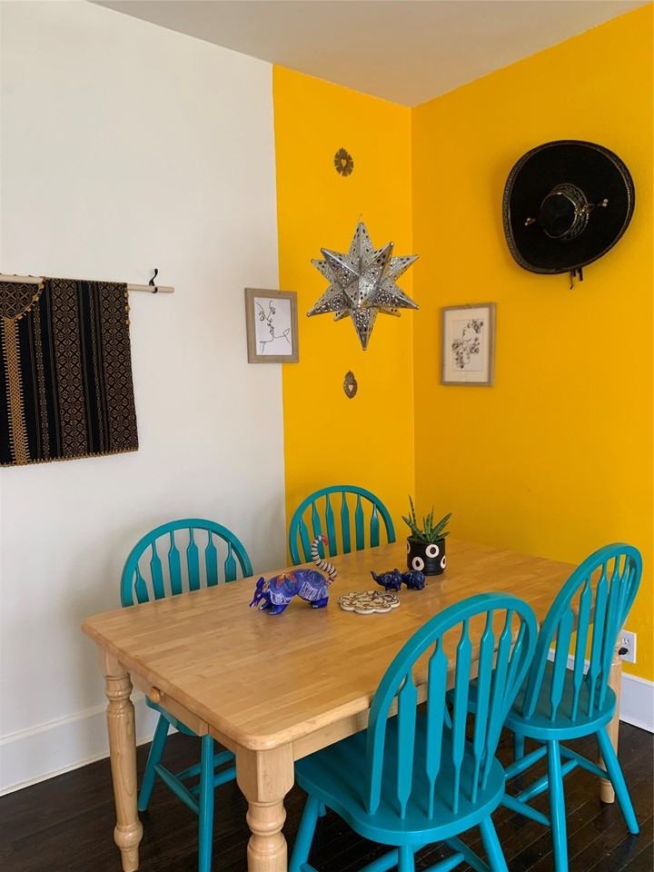 202 E 5th St - Photo 6 of 11