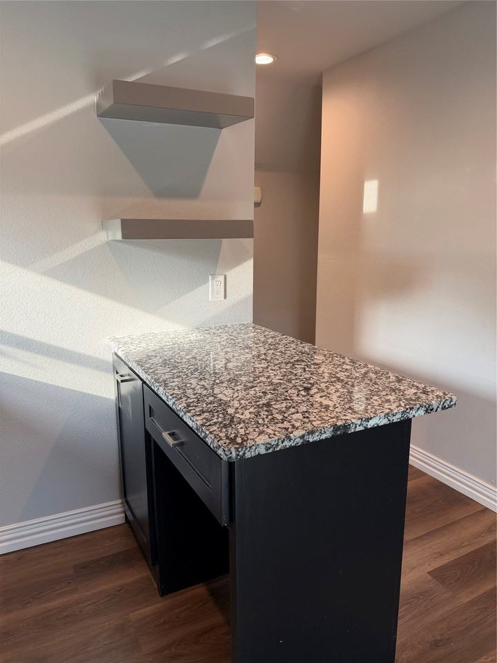 106 W Hull St #200 - Photo 3 of 10