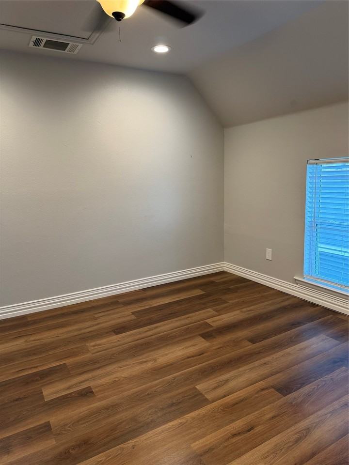 106 W Hull St #200 - Photo 5 of 10