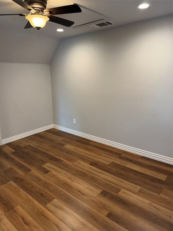 106 W Hull St #200 - Photo 6 of 10