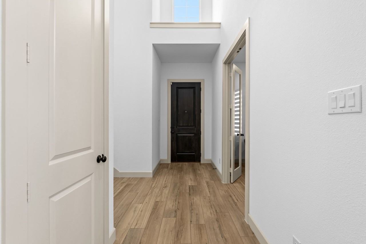 9540 Hedge St - Photo 2 of 40