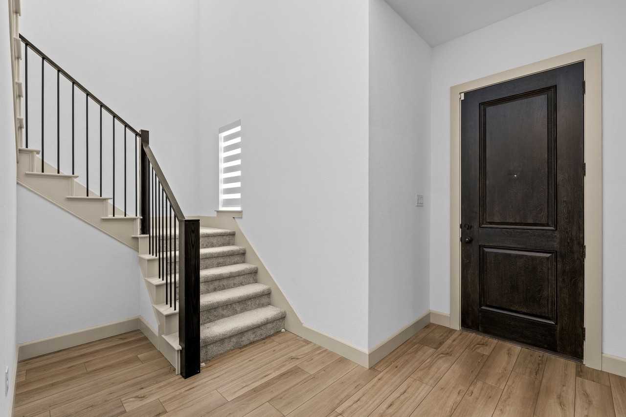 9540 Hedge St - Photo 3 of 40