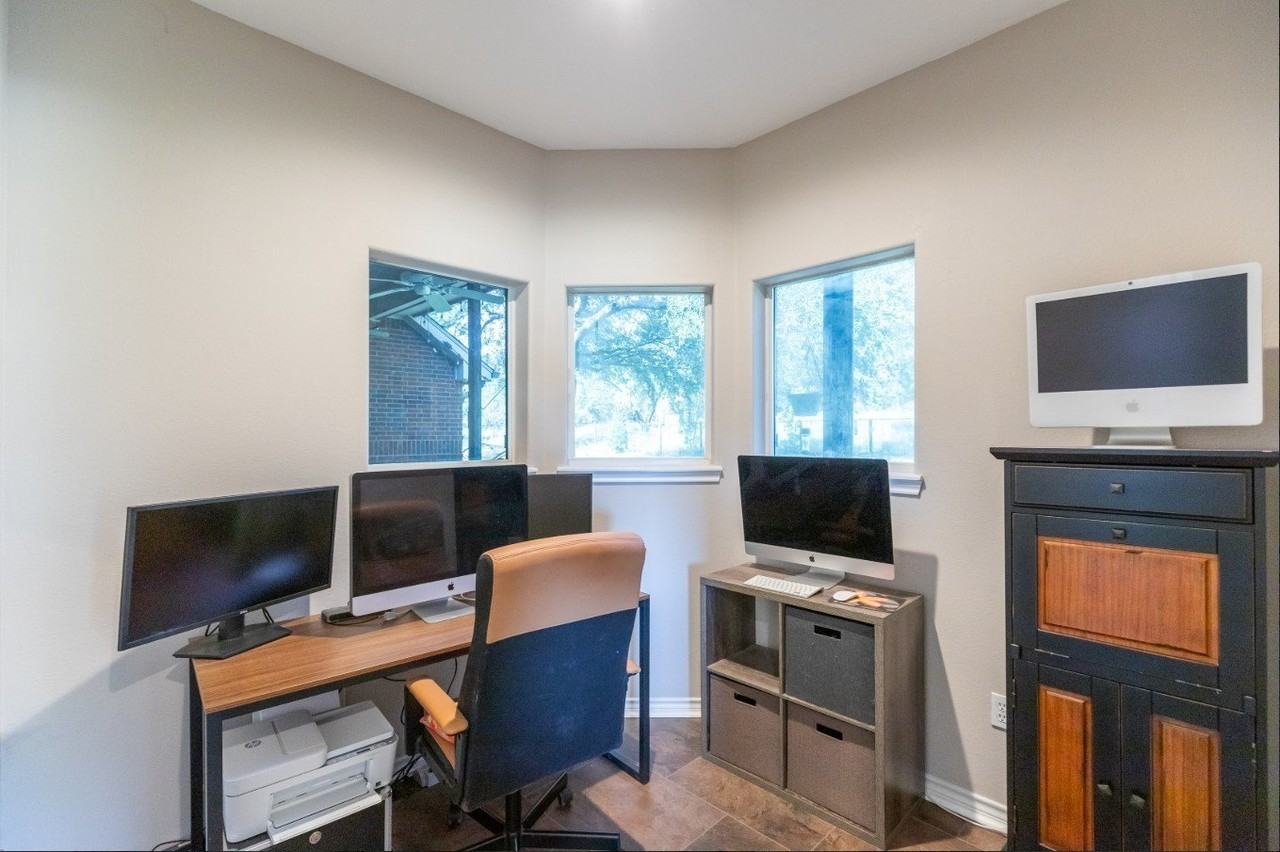 364 Alexandra Dr - Photo 6 of 40