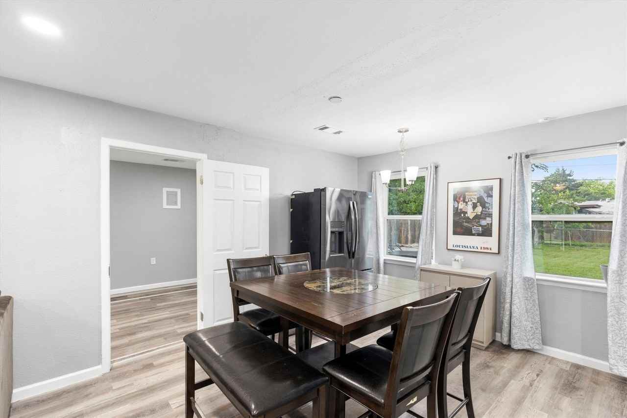 6331 Fenway St - Photo 2 of 27