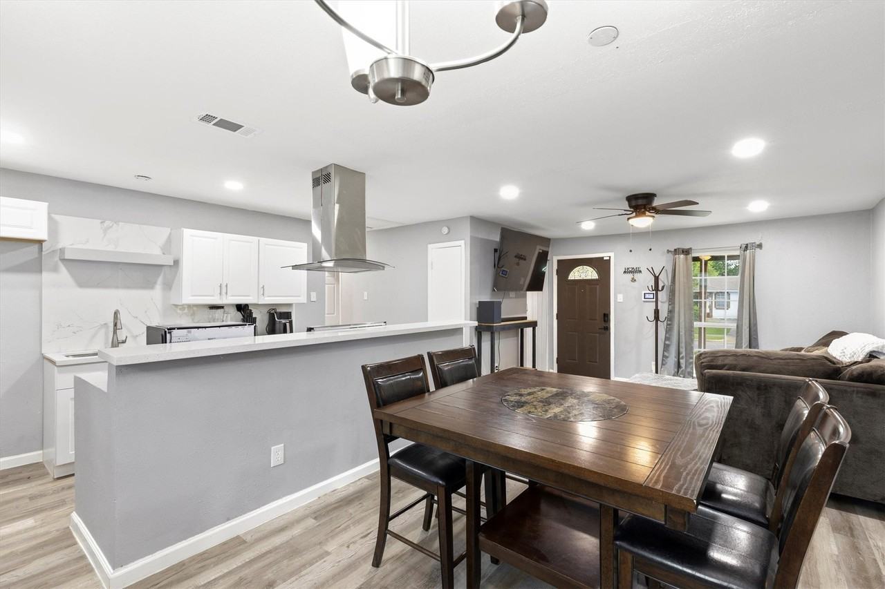 6331 Fenway St - Photo 3 of 27