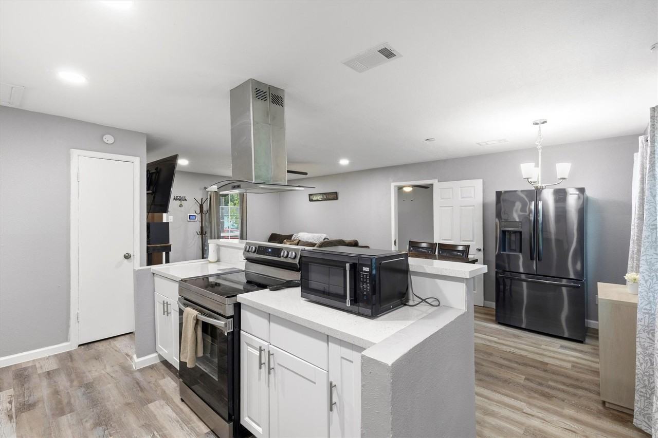 6331 Fenway St - Photo 6 of 27