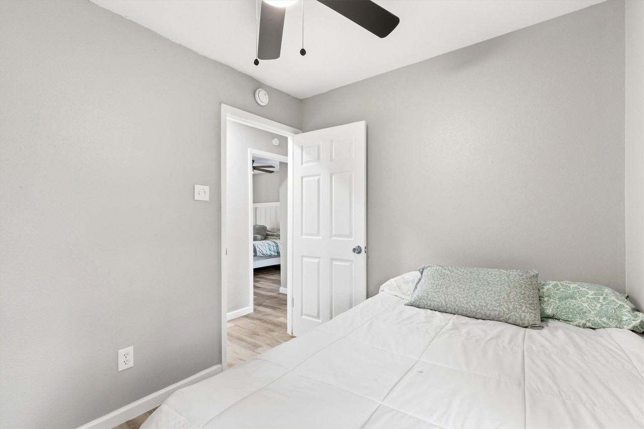 6331 Fenway St - Photo 7 of 27