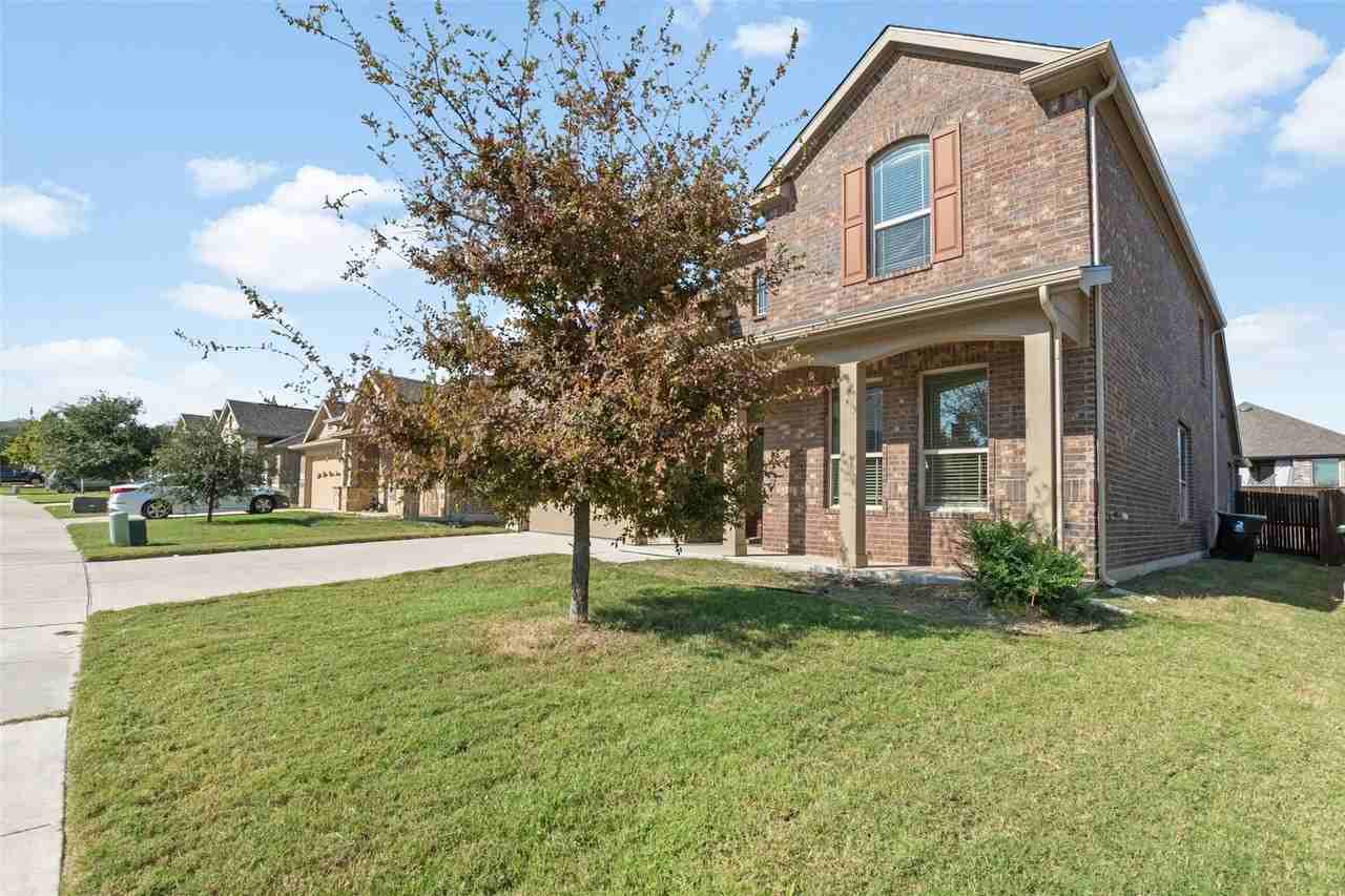 1413 Lake Grove Dr - Photo 3 of 40