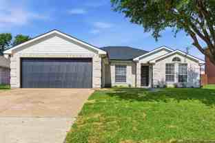 1006 Lake Dallas Dr - Photo 1 of 1