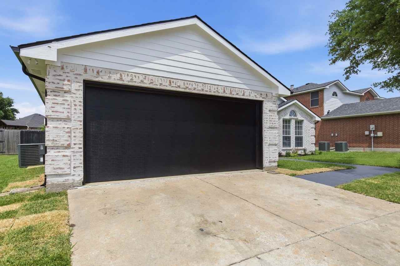 1006 Lake Dallas Dr - Photo 3 of 40