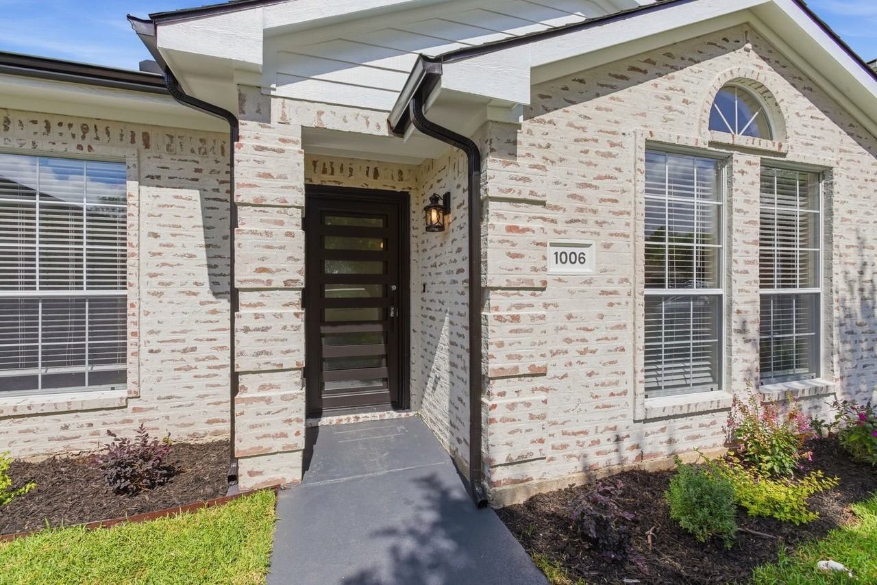 1006 Lake Dallas Dr - Photo 6 of 40