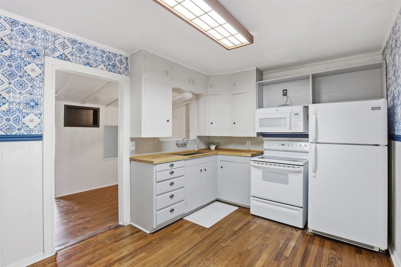 902 W Bridge St - Photo 4 of 33