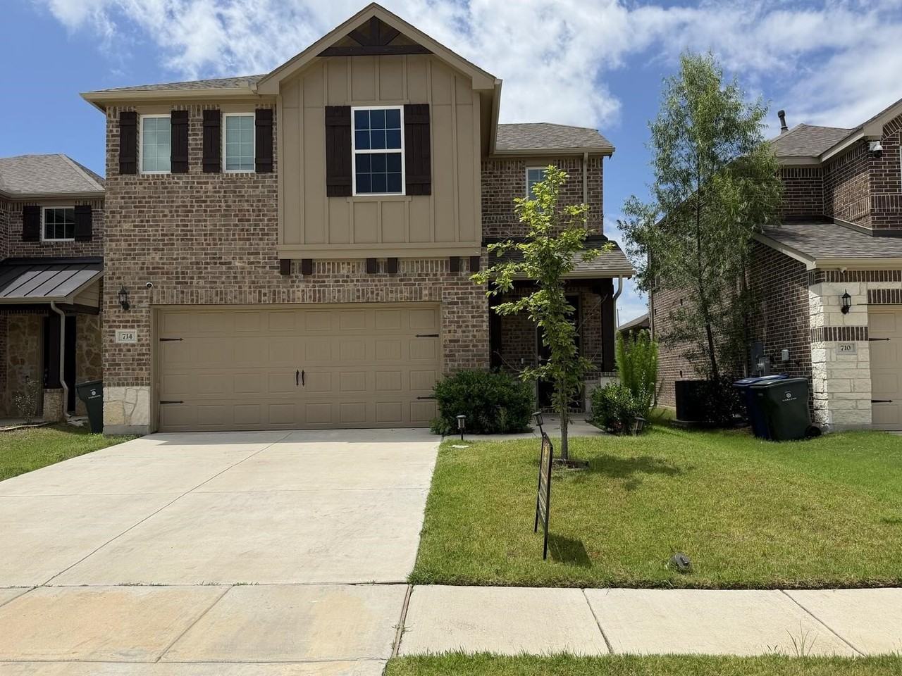 714 Creekwater Ln - Photo 2 of 19