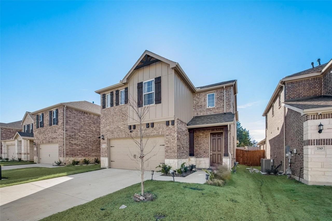 714 Creekwater Ln - Photo 3 of 19