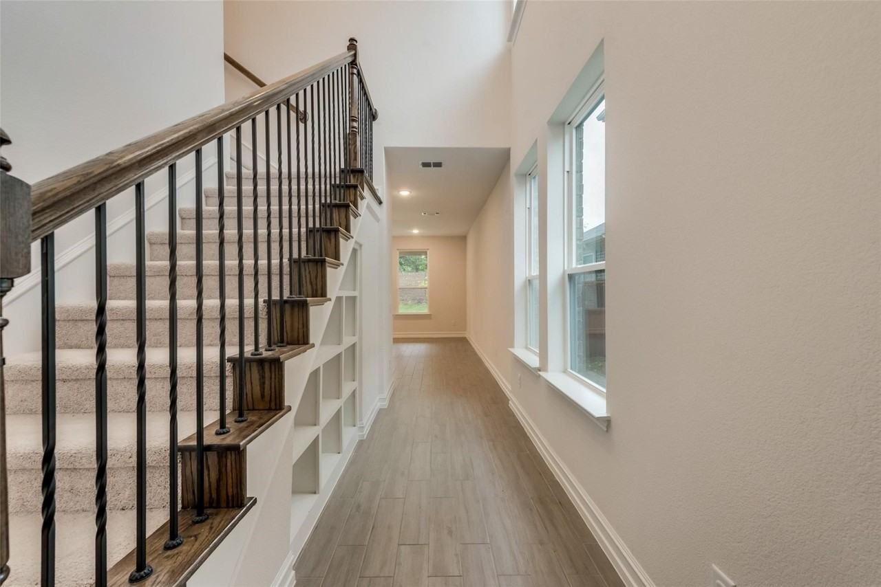 714 Creekwater Ln - Photo 6 of 19