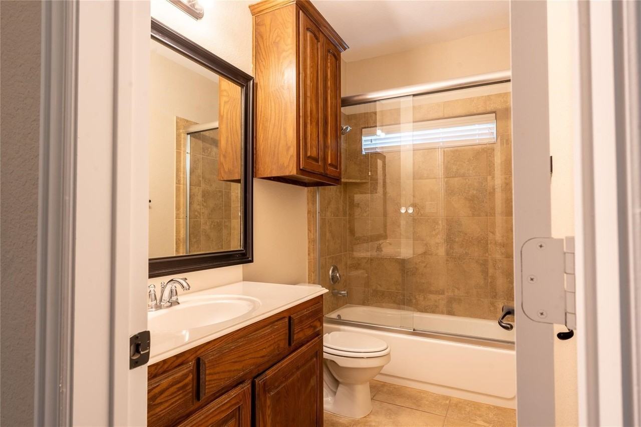 1609 Clearwater Dr - Photo 4 of 17
