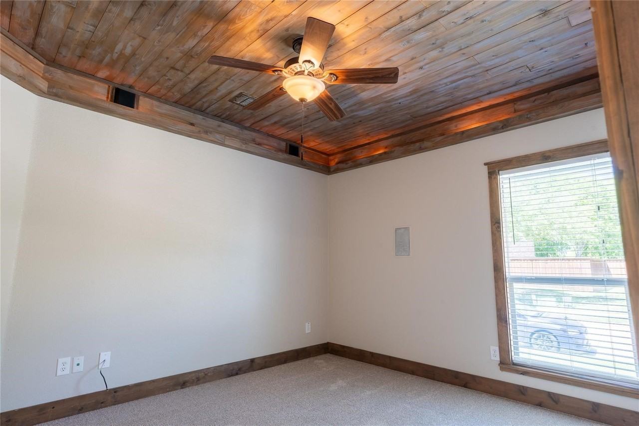 1609 Clearwater Dr - Photo 5 of 17