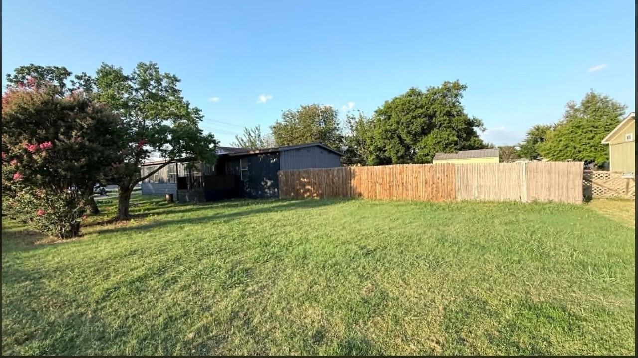 111 King Rd - Photo 3 of 25