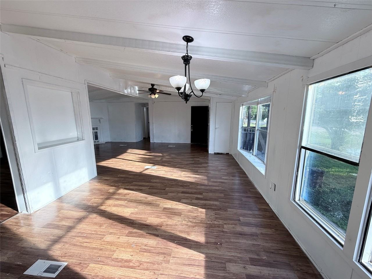 111 King Rd - Photo 4 of 25