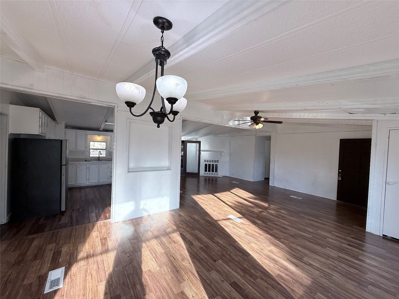 111 King Rd - Photo 5 of 25