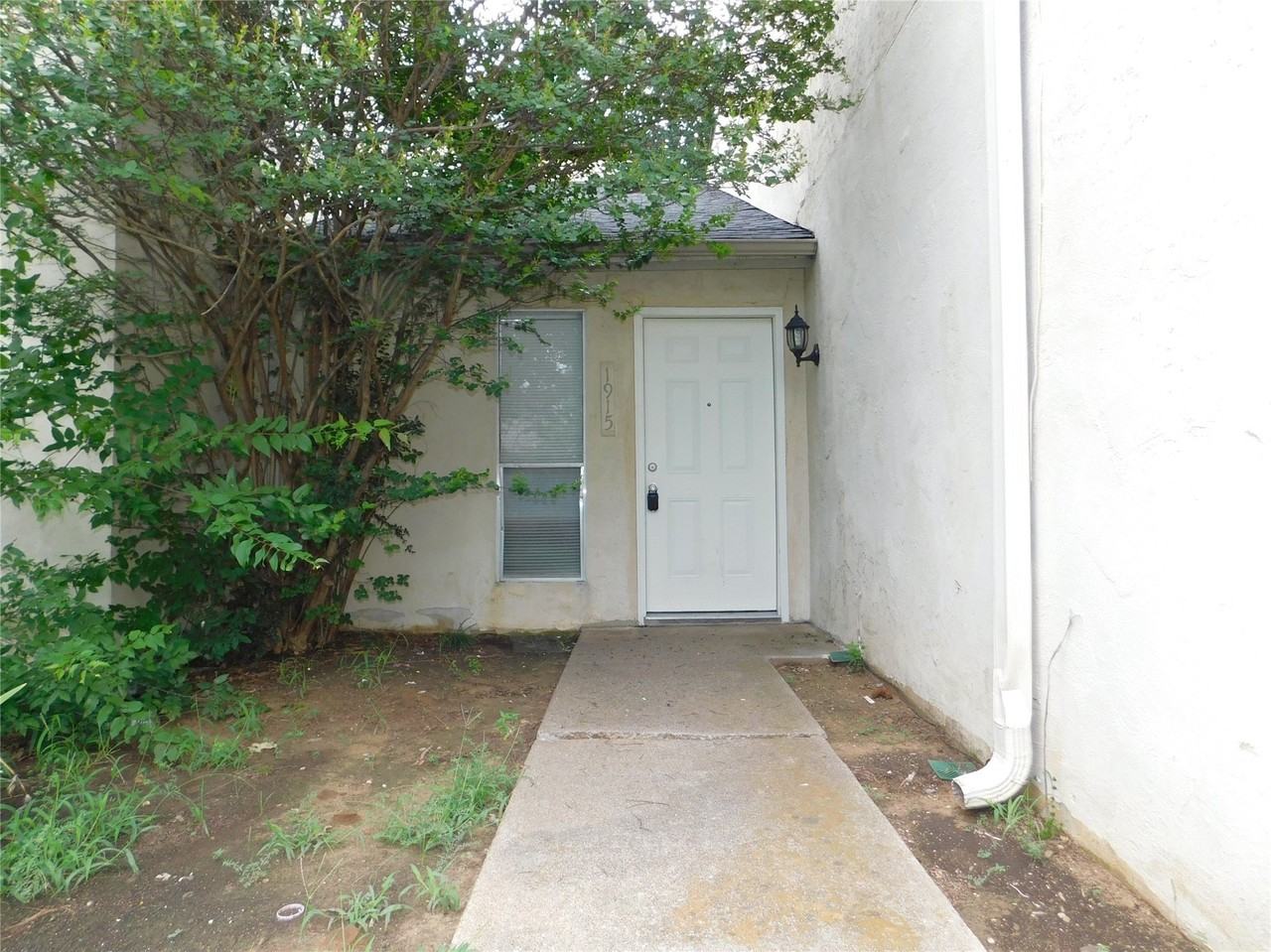 1915 Kingswood Ct - Photo 2 of 22