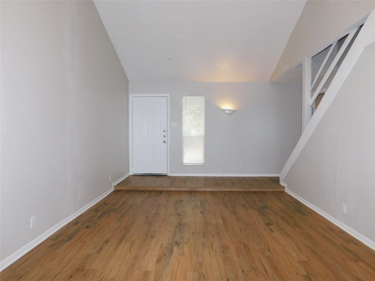 1915 Kingswood Ct - Photo 3 of 22
