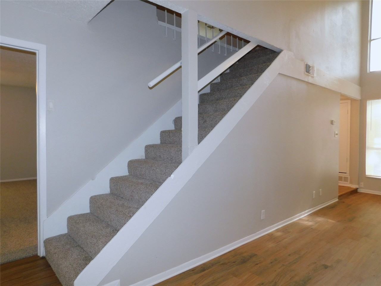 1915 Kingswood Ct - Photo 5 of 22