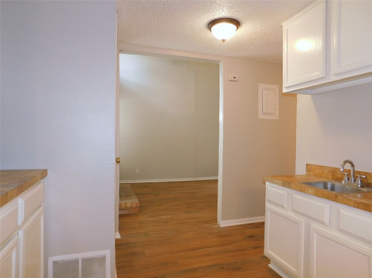 1915 Kingswood Ct - Photo 6 of 22