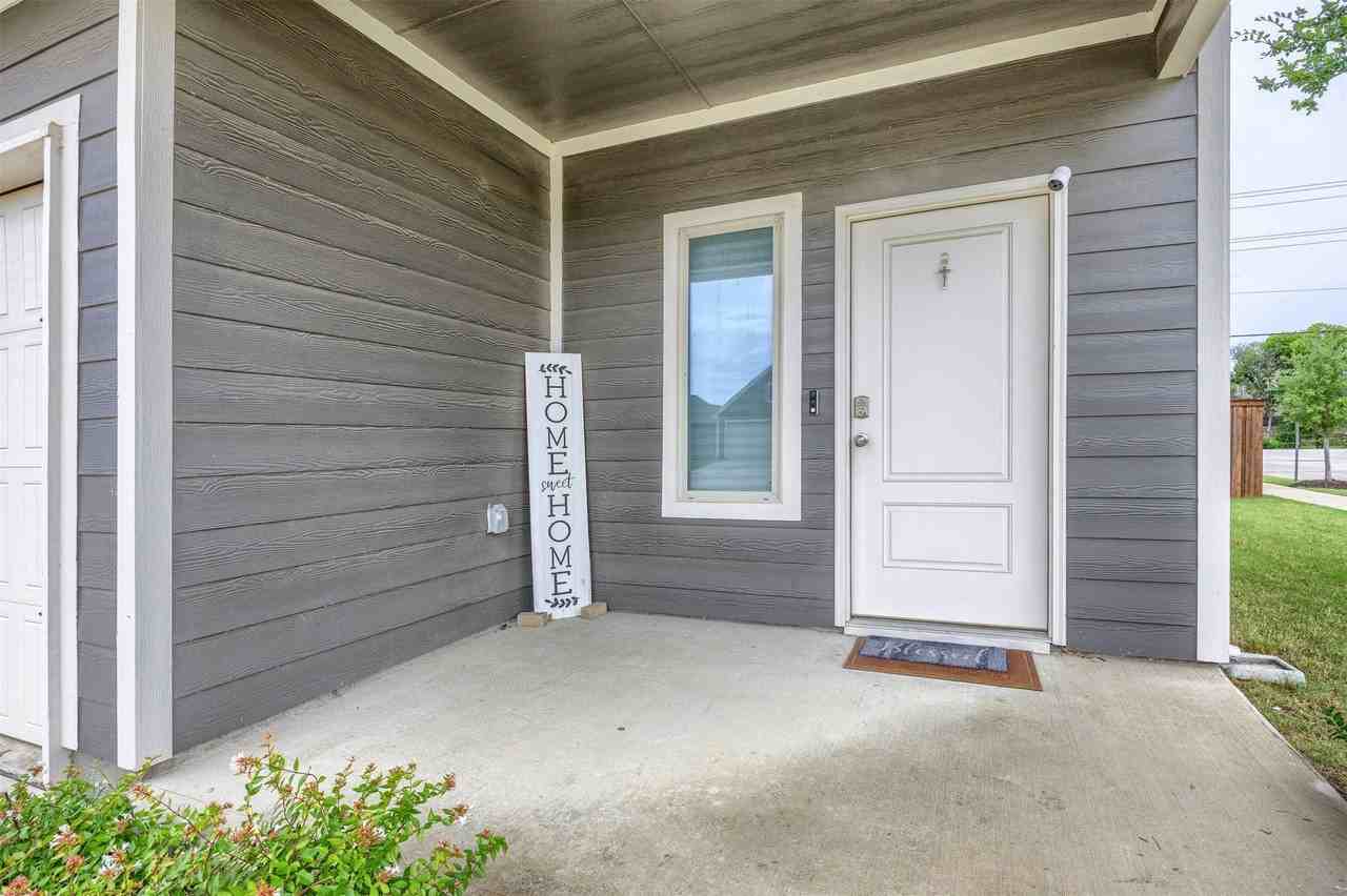 11341 Headwater Ct - Photo 3 of 33