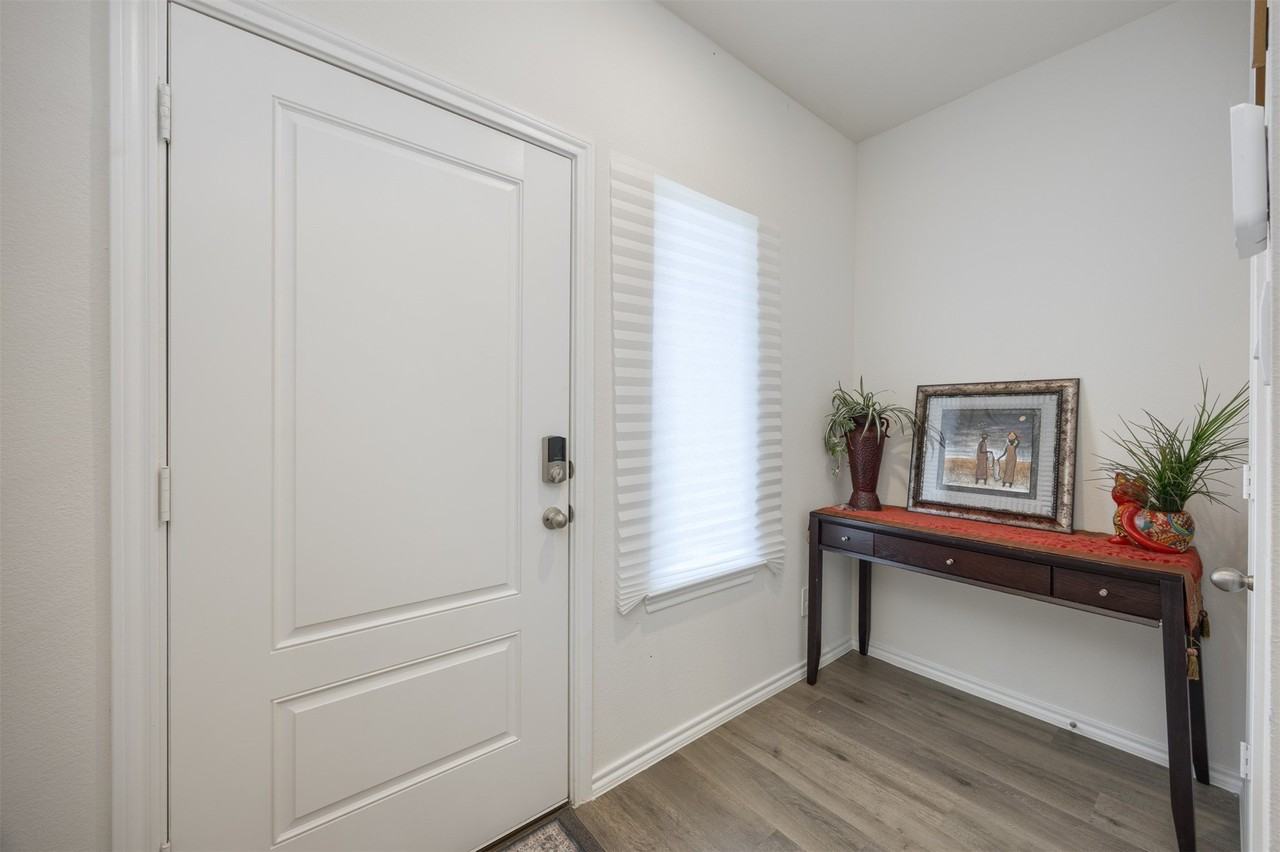 11341 Headwater Ct - Photo 4 of 33