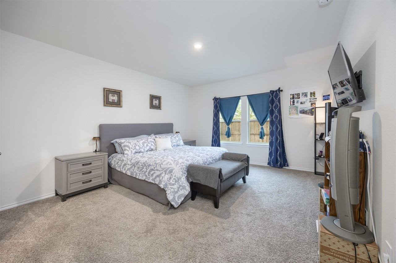 11341 Headwater Ct - Photo 6 of 33