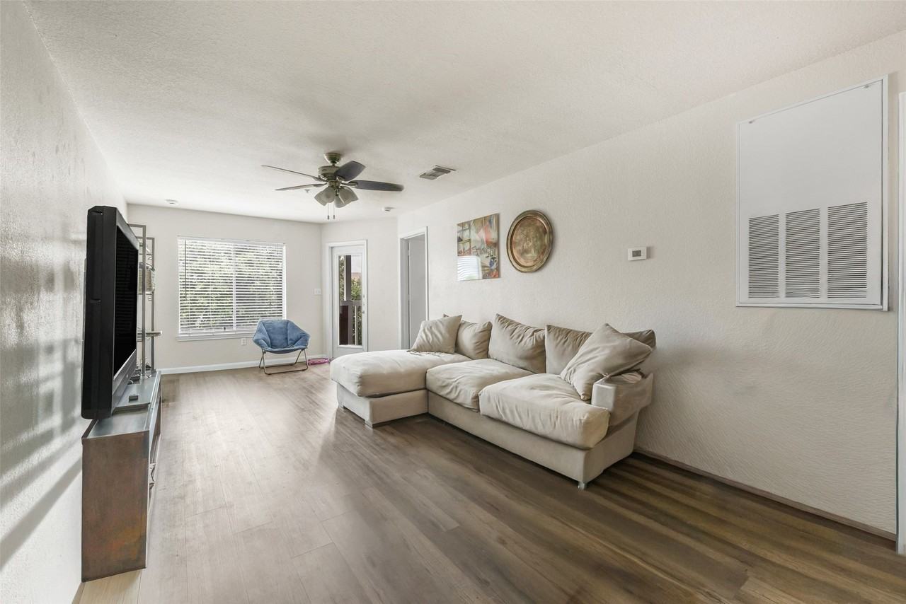 527 Southwest Pkwy #303 - Photo 4 of 22