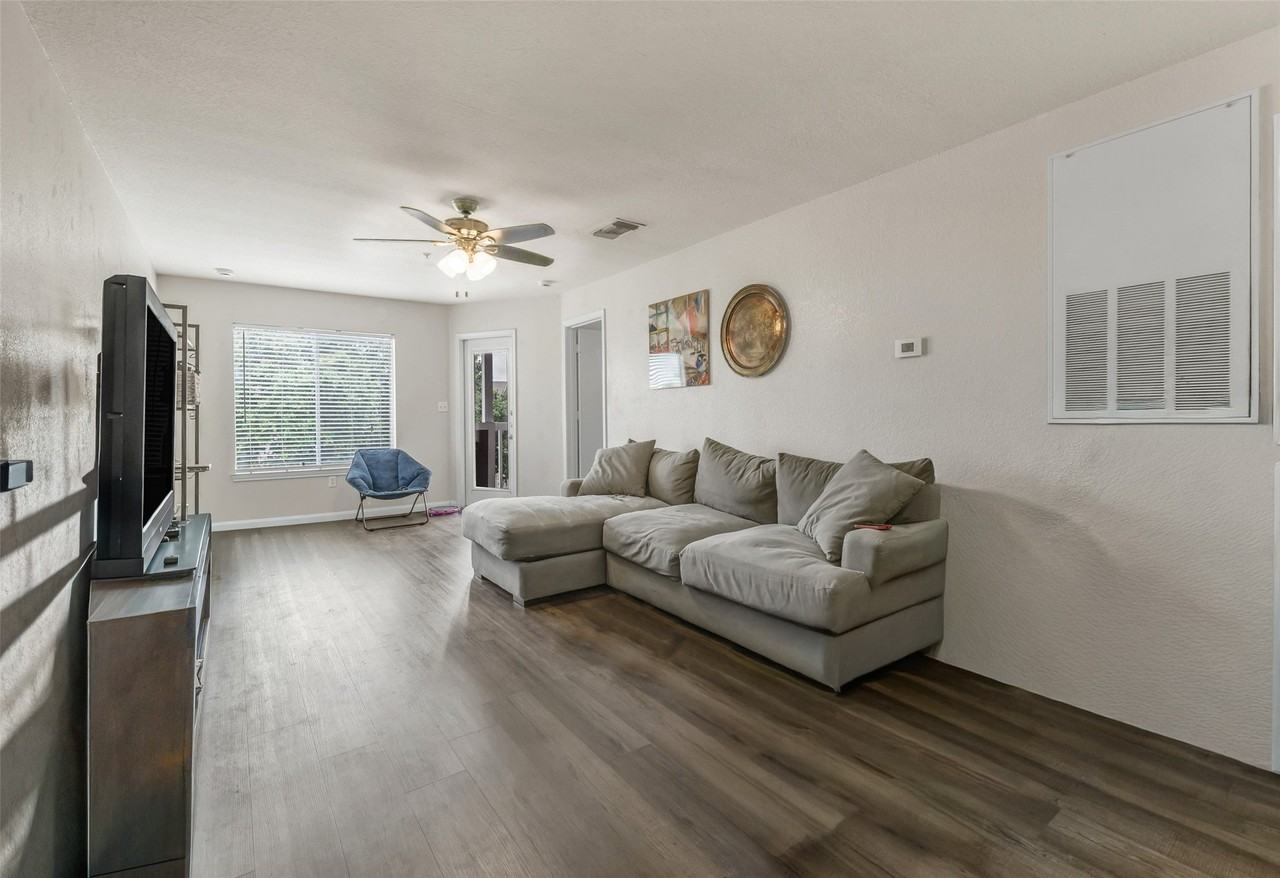 527 Southwest Pkwy #303 - Photo 5 of 22