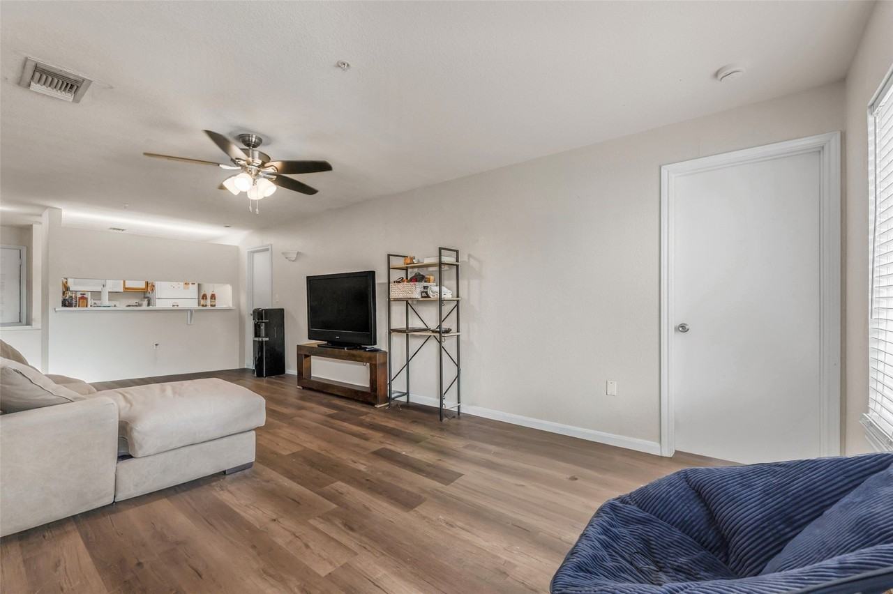 527 Southwest Pkwy #303 - Photo 7 of 22
