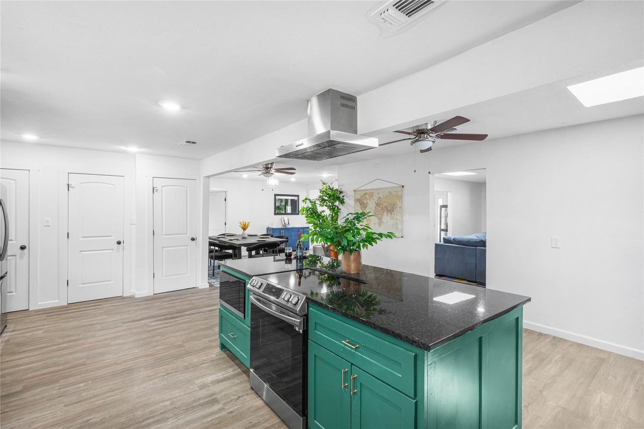 2601 N Willis St - Photo 4 of 32