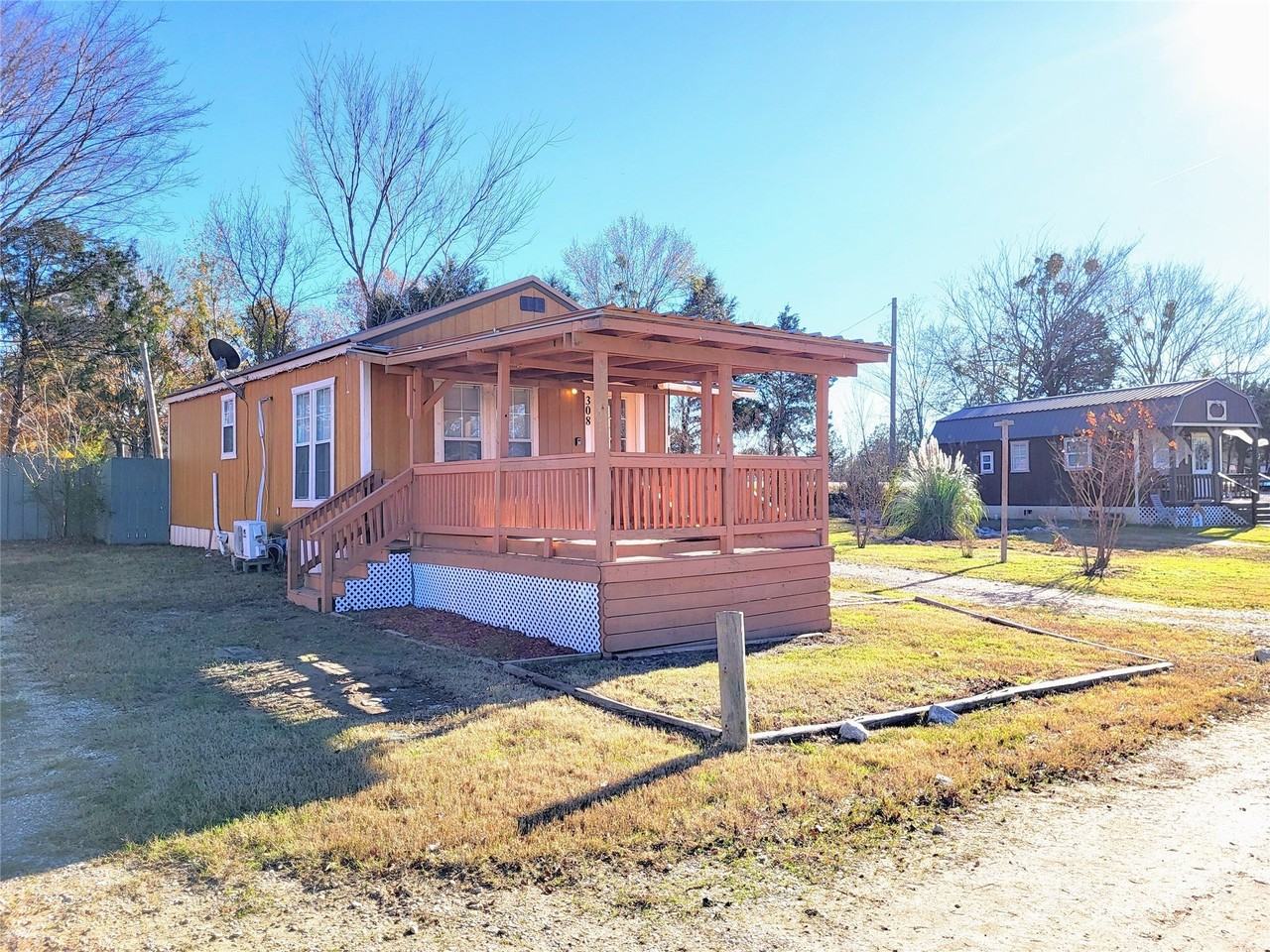 308 Carson Cir - Photo 2 of 2